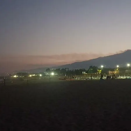 I Puritani On The Апартаменти Джардіні-Наксос